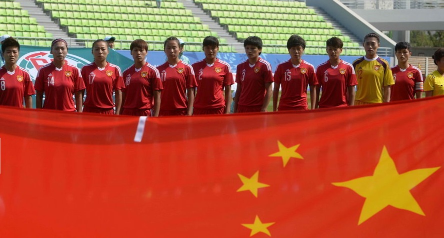 中国女足队员心系国旗，誓言夺冠