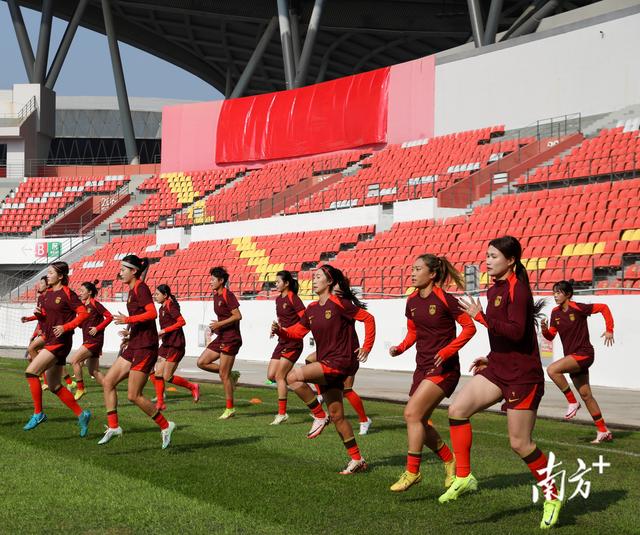 包含中国女足备战亚洲杯，全队备战气氛热烈备战动员的词条