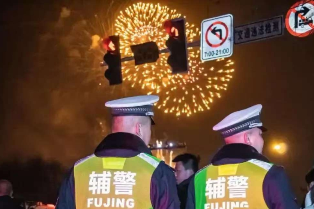 黄海球员接受罚款，因违纪行为引发争议的简单介绍
