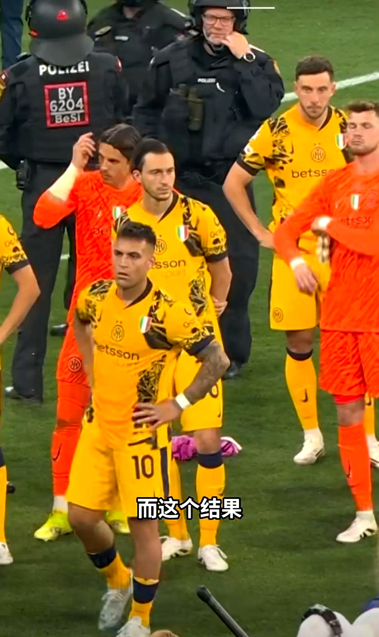 巴黎完胜英格兰,范佩西打破历史纪录 巴黎完胜英格兰,范佩西打破历史纪录