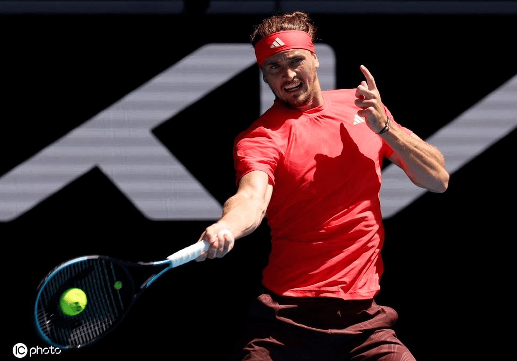 年终总决赛险胜澳网,兹维列夫关键制胜 年终总决赛险胜澳网,兹维列夫关键制胜